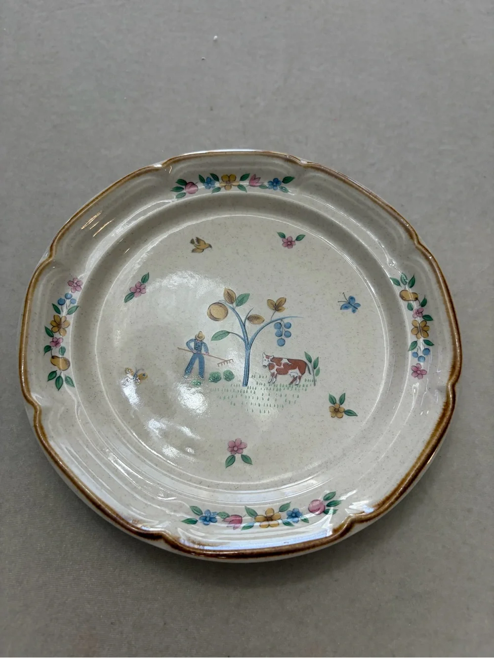 Cream Floral Farmhouse Desert  Plate with Pastoral Motif